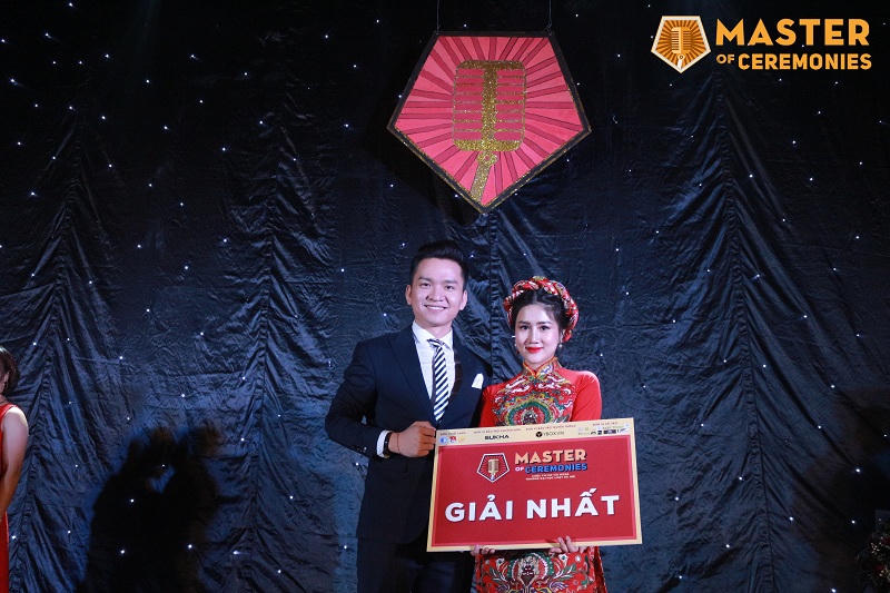 Nữ sinh trường Luật giành quán quân Master of Ceremonies 2017
