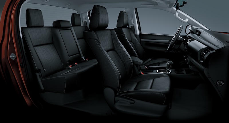 Toyota Việt Nam giới thiệu Hilux phiên bản cải tiến 2017