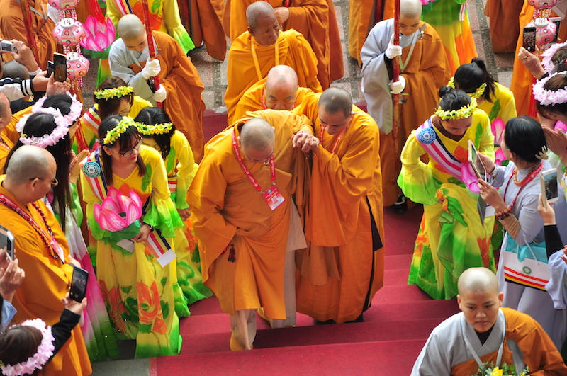 Tưng bừng không khí Đại hội đại biểu Phật giáo toàn quốc lần thứ VIII