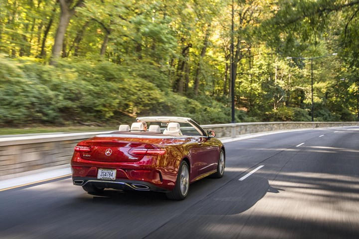 Mercedes E-Class Convertible 2018 chốt giá từ 1,5 tỷ đồng