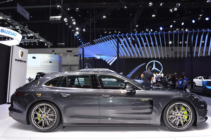 Cận cảnh Porsche Panamera 4 e-hybrid Sport Turismo giá hơn 6 tỷ