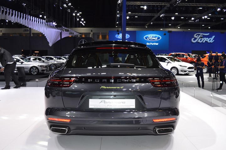 Cận cảnh Porsche Panamera 4 e-hybrid Sport Turismo giá hơn 6 tỷ