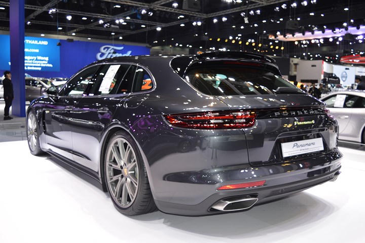Cận cảnh Porsche Panamera 4 e-hybrid Sport Turismo giá hơn 6 tỷ