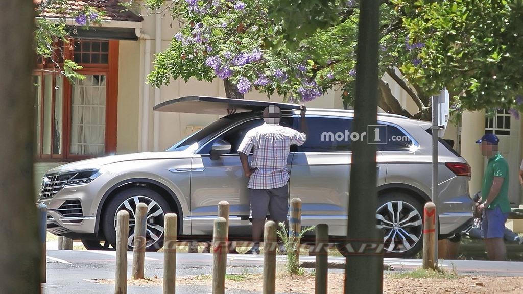Ngắm “trộm”  Volkswagen Touareg 2019 lần đầu lăn bánh