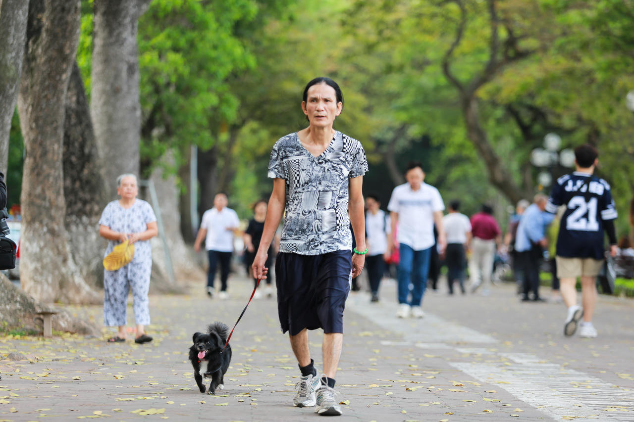 Vỉa hè Hồ Gươm trước ngày 'thay áo'