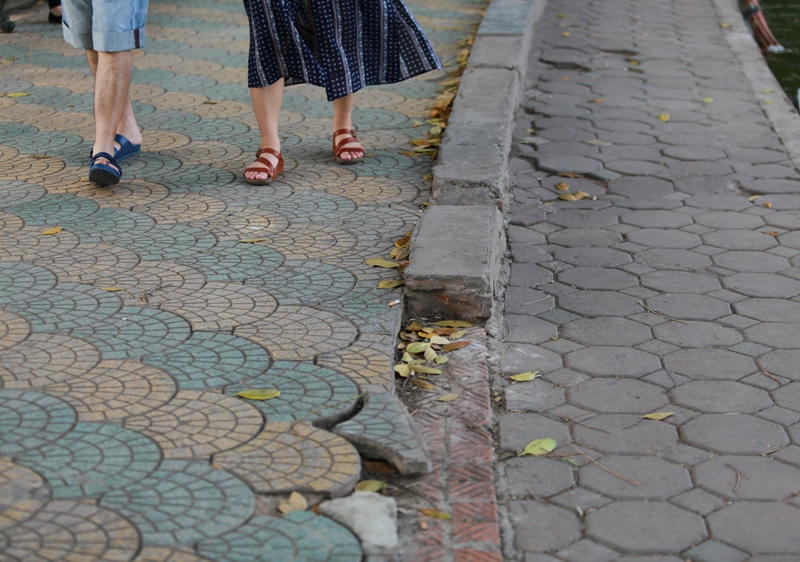 Vỉa hè Hồ Gươm trước ngày 'thay áo'