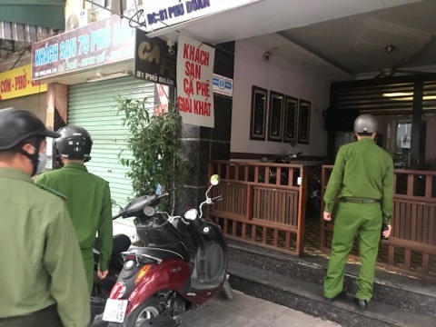 Công an Hà Nội thường trực nhiều phố, phạt người vi phạm ngày đầu cách ly xã hội