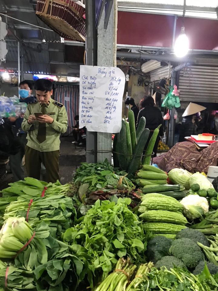 Công an Hà Nội thường trực nhiều phố, phạt người vi phạm ngày đầu cách ly xã hội