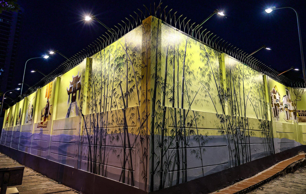 Ngỡ ngàng 'mương thối' hồ Trúc Bạch 'khoác áo' mới rực rỡ