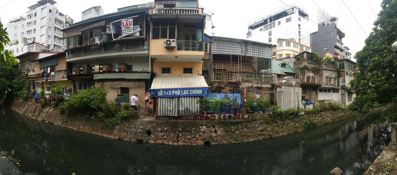 Ngỡ ngàng 'mương thối' hồ Trúc Bạch 'khoác áo' mới rực rỡ