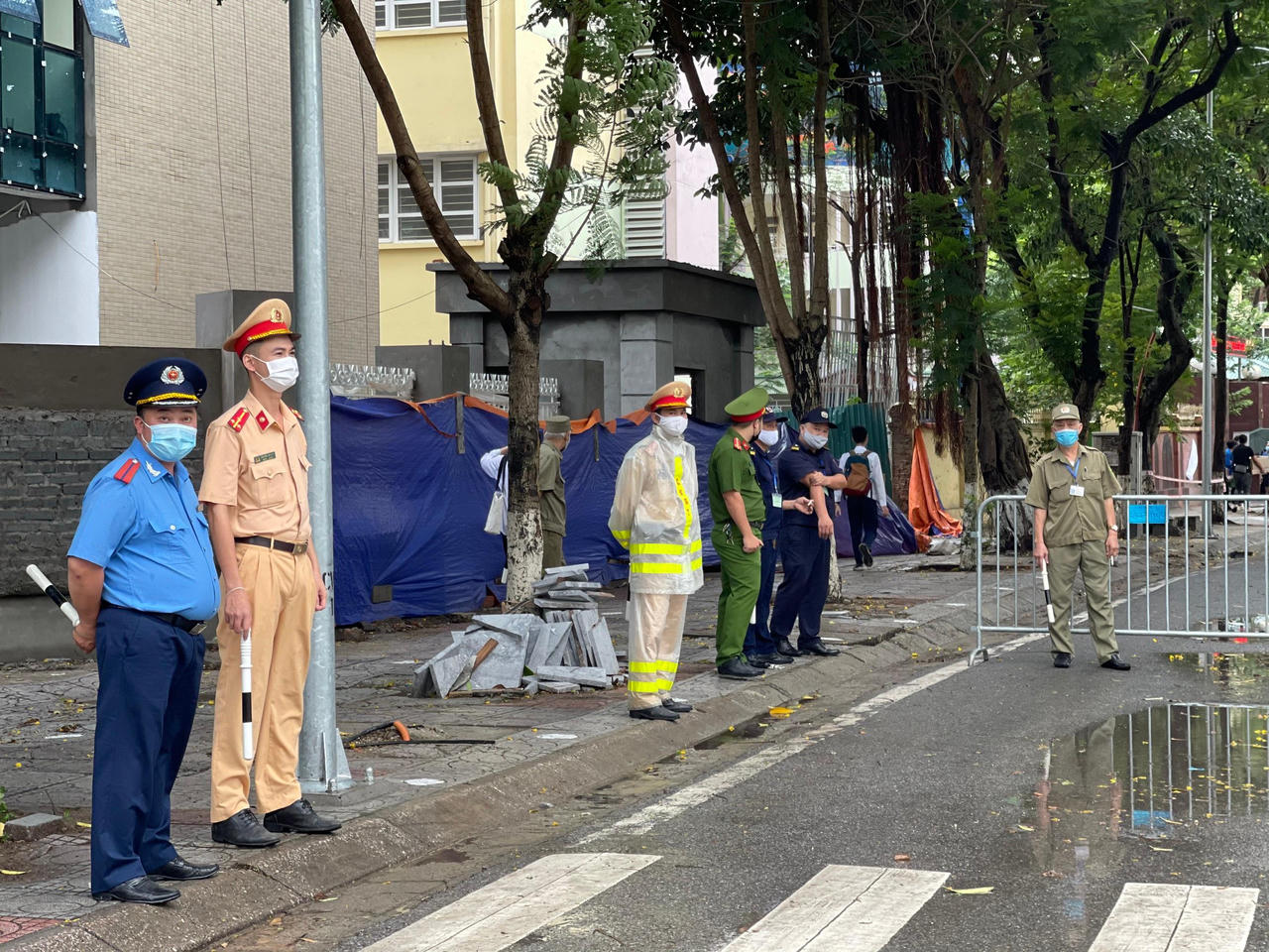 “Bình tĩnh tự tin thi tốt con nhé” 