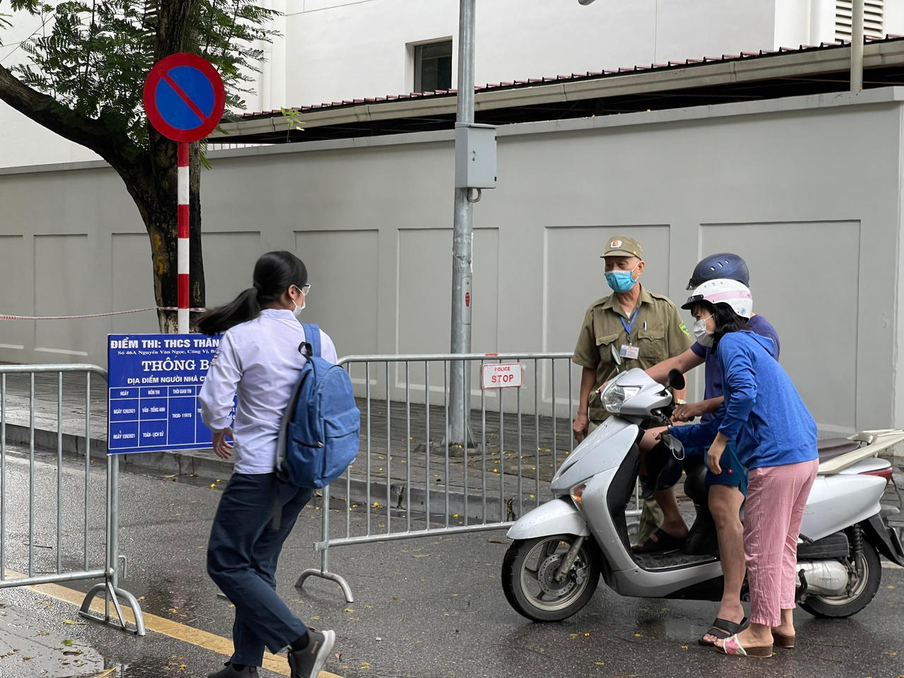 “Bình tĩnh tự tin thi tốt con nhé” 