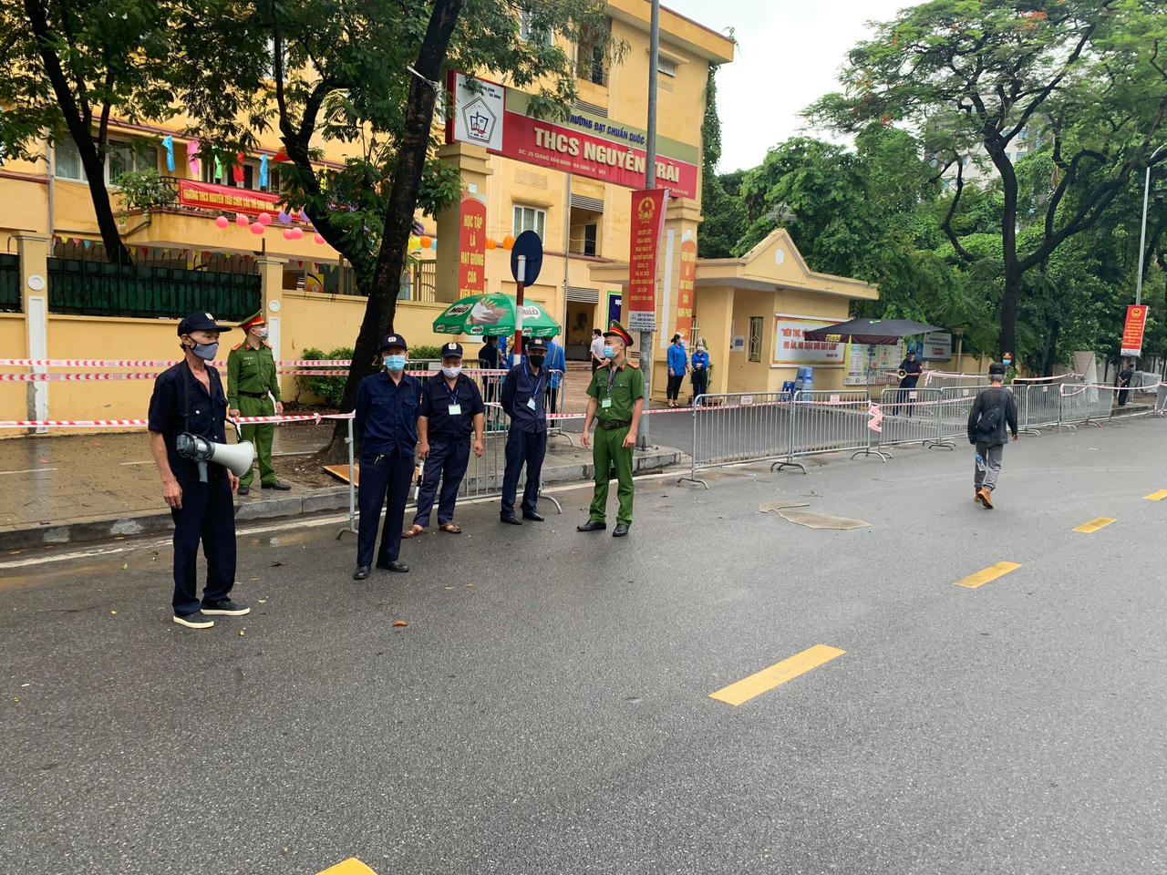 “Bình tĩnh tự tin thi tốt con nhé” 