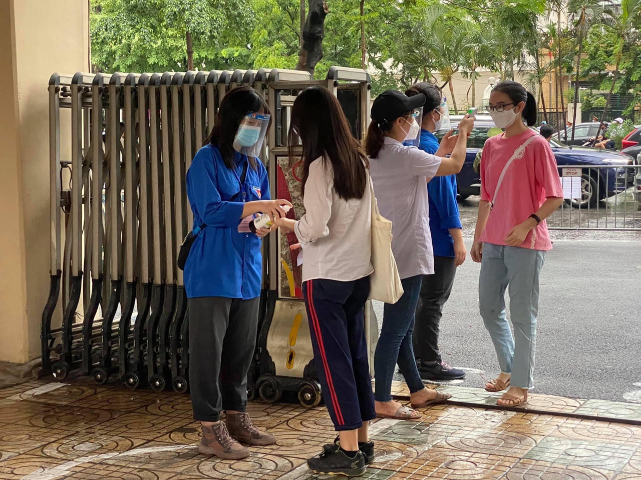 Bóng áo xanh tình nguyện tiếp sức mùa thi