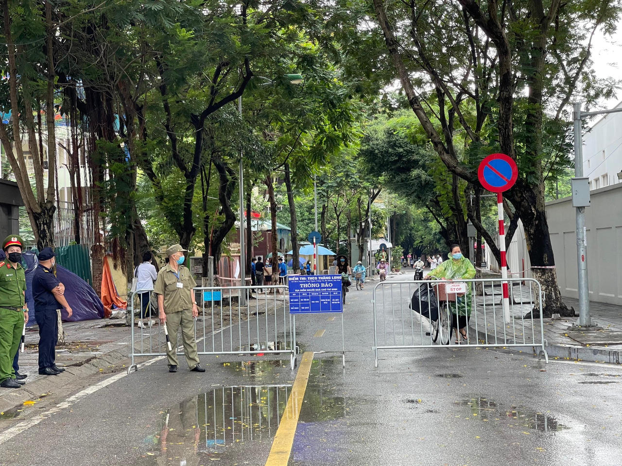 “Bình tĩnh tự tin thi tốt con nhé” 