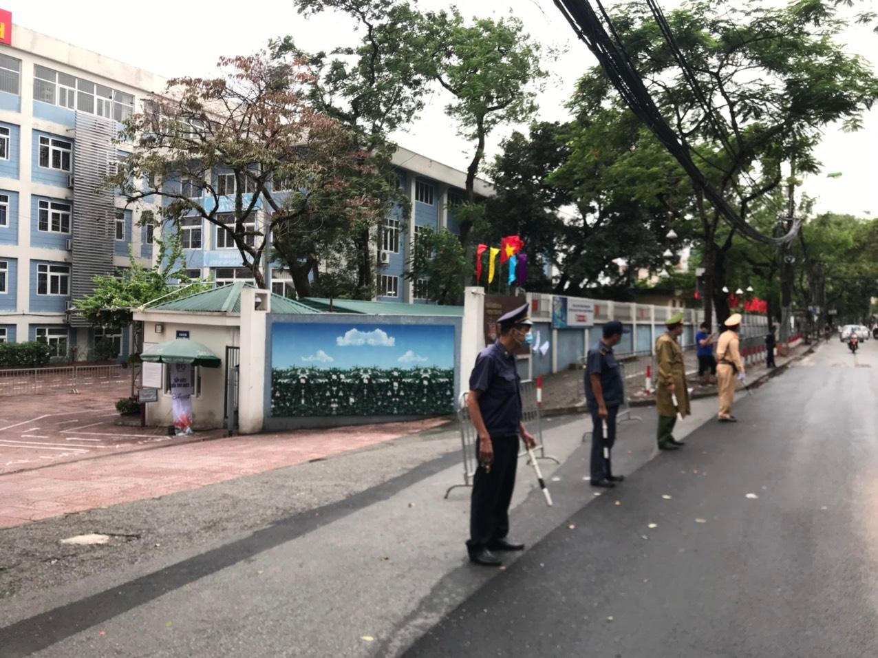 “Bình tĩnh tự tin thi tốt con nhé” 