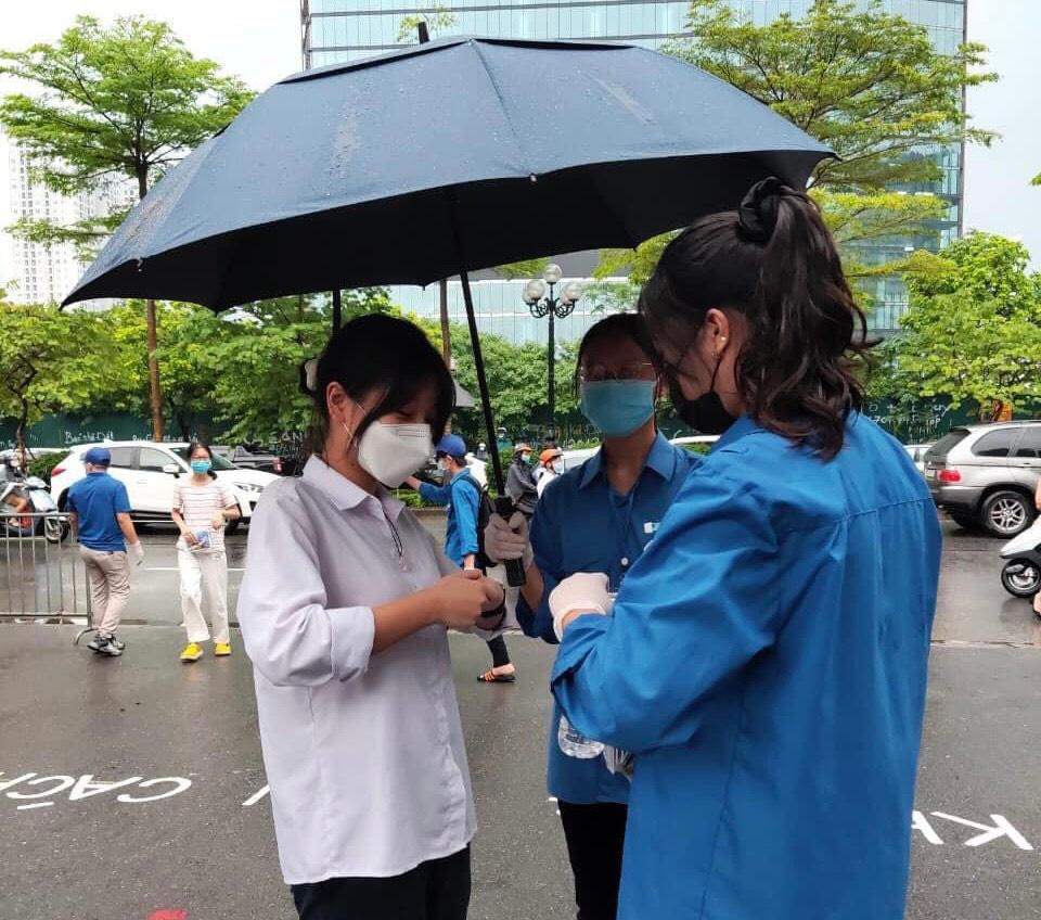 Bóng áo xanh tình nguyện tiếp sức mùa thi