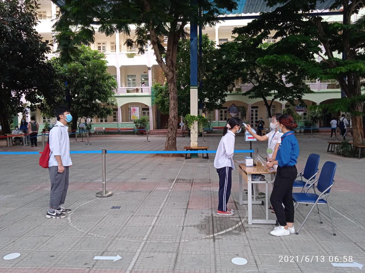 “Bình tĩnh tự tin thi tốt con nhé” 