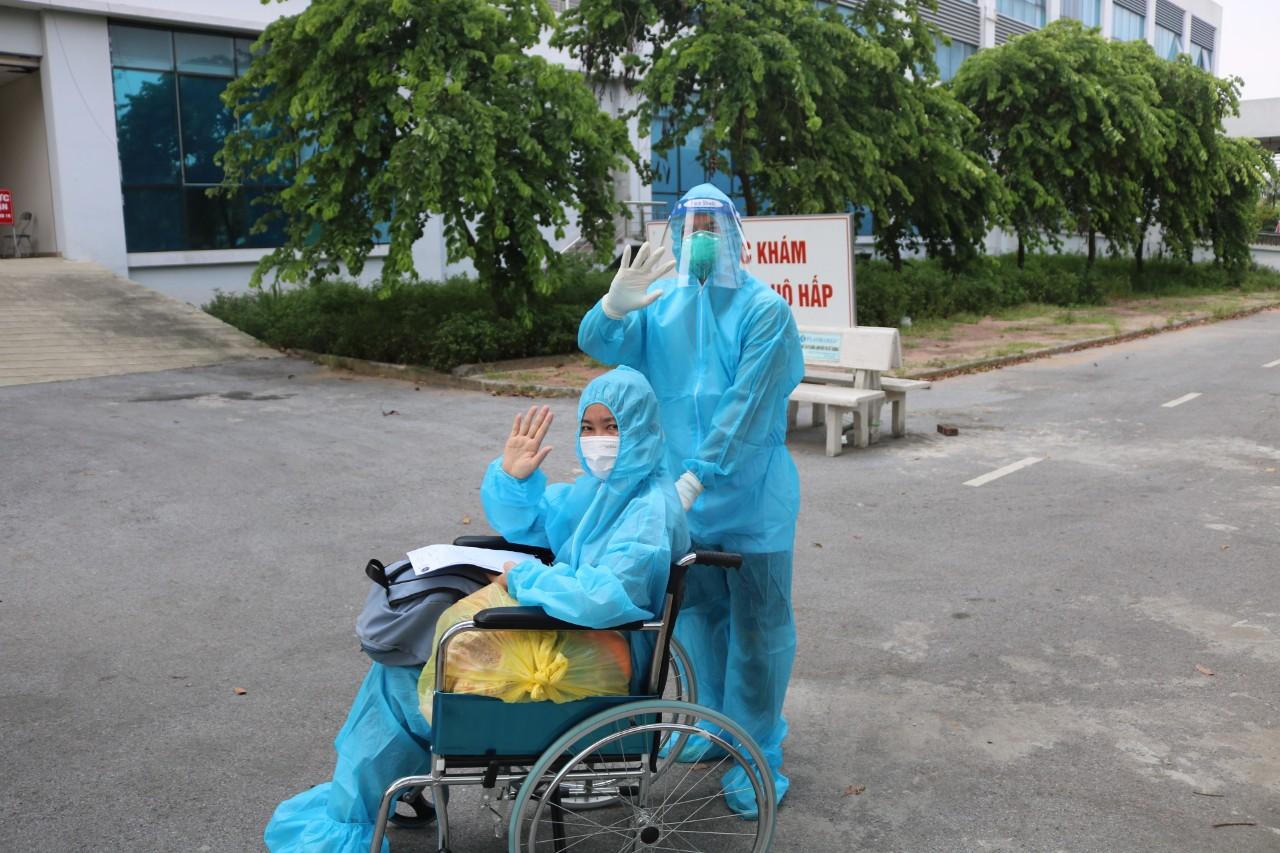 Nữ bệnh nhân mắc COVID-19 nguy cơ tử vong đã hồi phục hoàn toàn