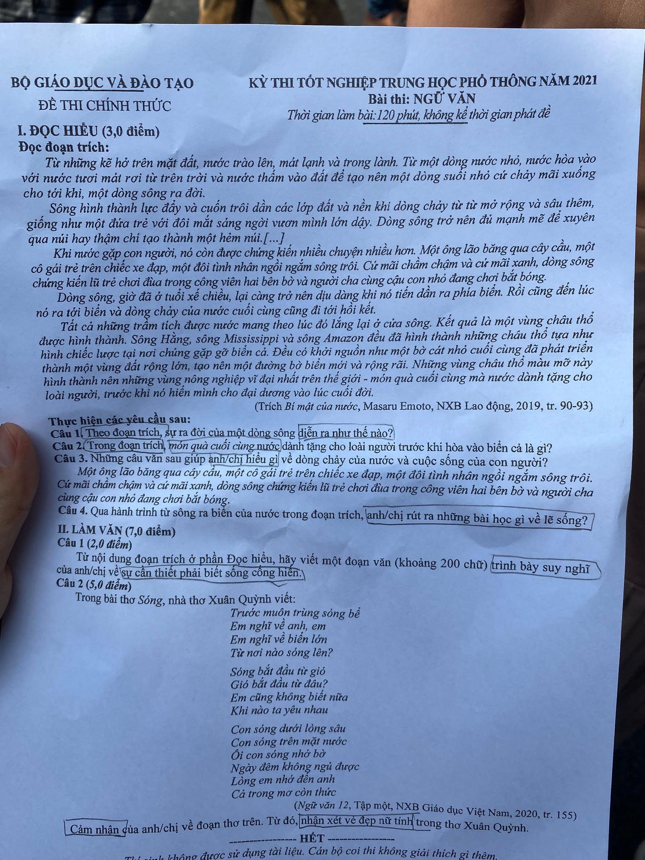 Nhiều thí sinh 'thở phào' vì đề Văn thi tốt nghiệp THPT dễ