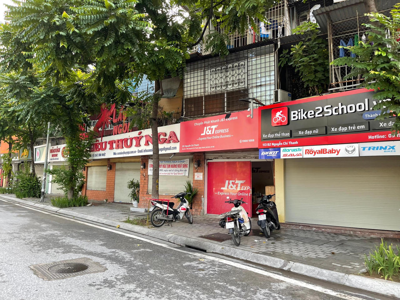 Hà Nội trong ngày đầu giãn cách: Chỗ vắng vẻ, nơi đông đúc