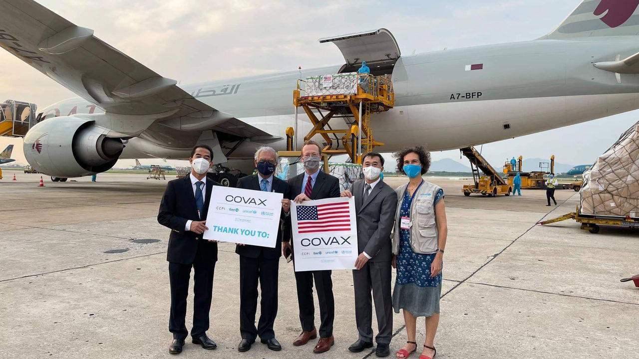  Hơn 1,5 triệu liều vaccine Moderna về đến Sân bay Nội Bài