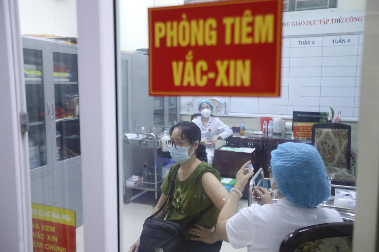  Hà Nội chính thức tiêm vaccine phòng COVID-19 diện rộng cho người dân 