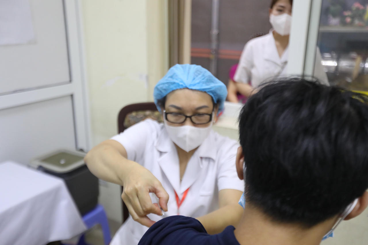  Hà Nội chính thức tiêm vaccine phòng COVID-19 diện rộng cho người dân 