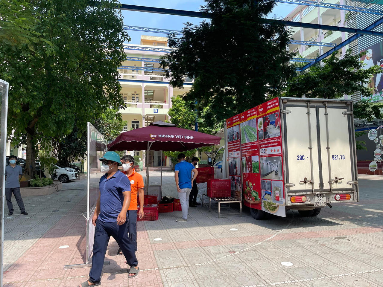 Hà Nội: Tạm phong tỏa chợ Linh Lang, xét nghiệm toàn bộ tiểu thương trong chợ