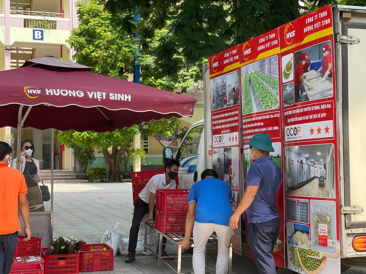 Hà Nội: Tạm phong tỏa chợ Linh Lang, xét nghiệm toàn bộ tiểu thương trong chợ