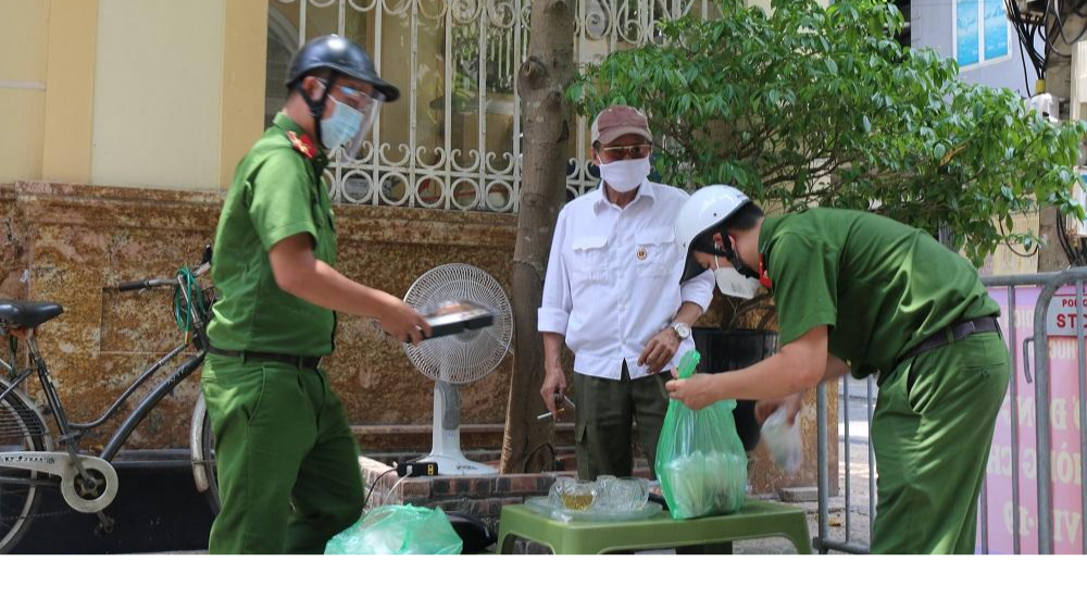 Hãy chung tay cùng những chiến sĩ cảnh sát tuyến đầu chống dịch Hà Nội