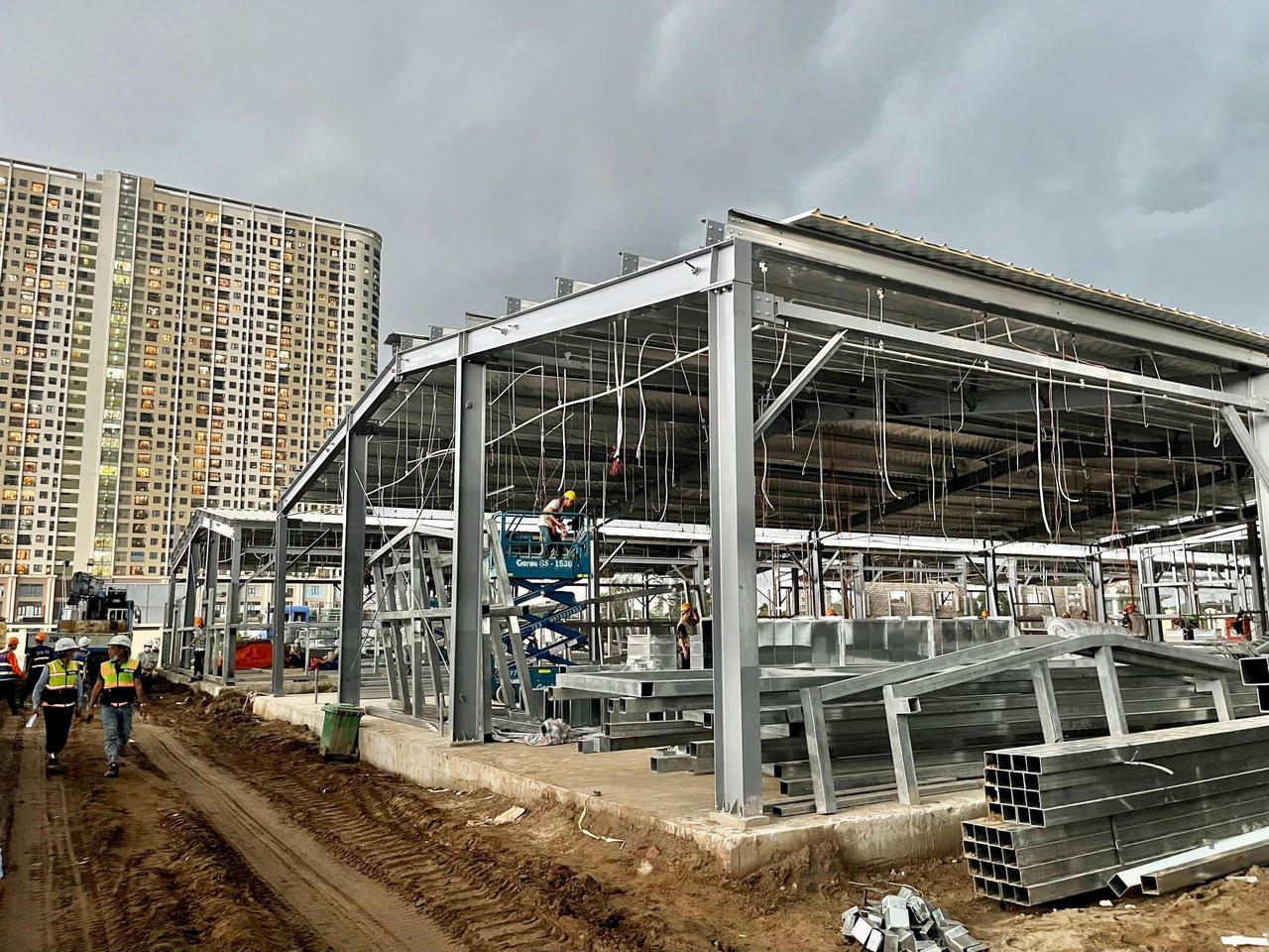 Mục sở thị bên trong Bệnh viện dã chiến có 850 công nhân thần tốc ngày đêm xây dựng 