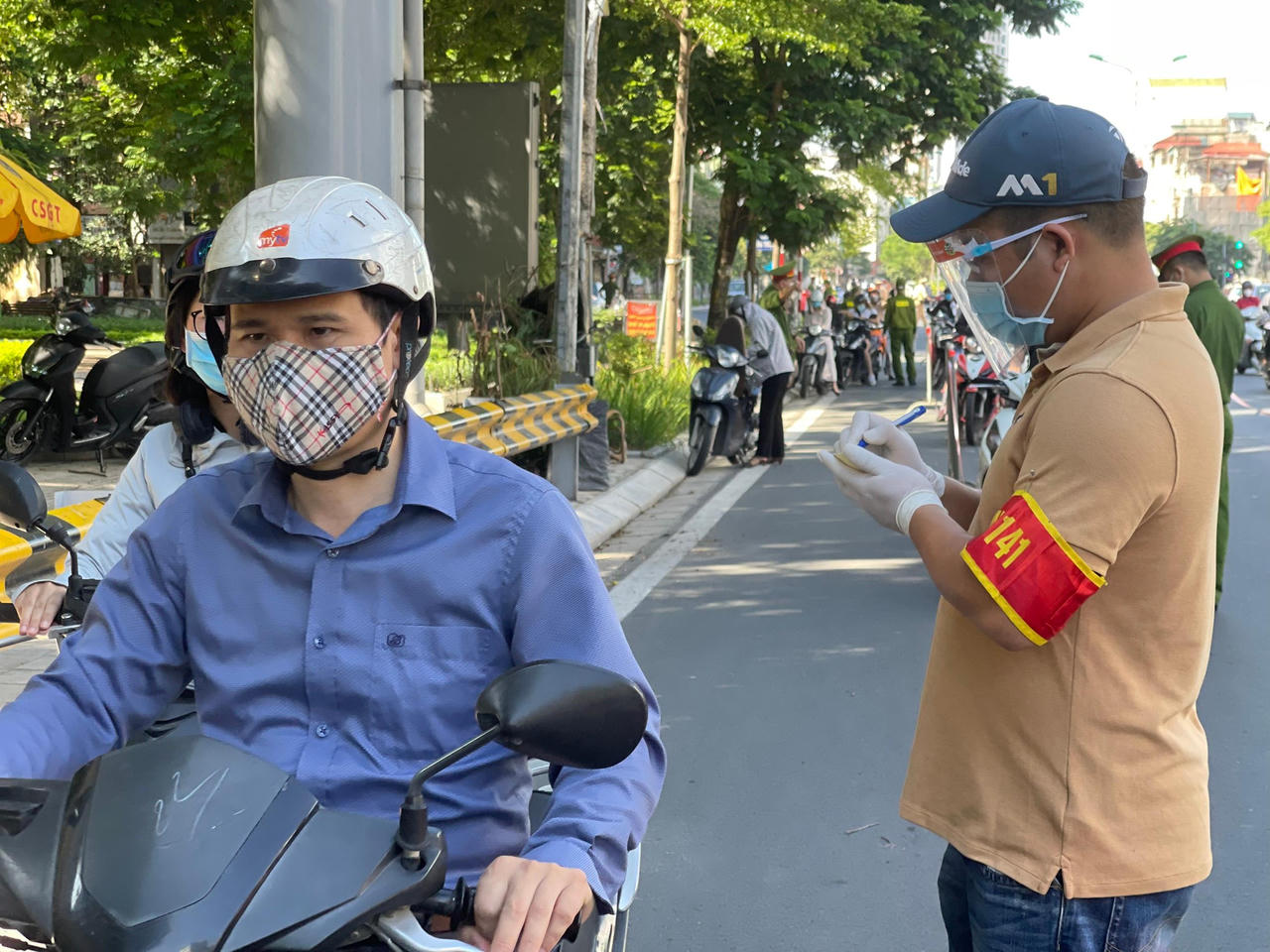 Doanh nghiệp tư nhân có dấu hiệu 'lạm dụng' cấp tràn lan giấy đi đường