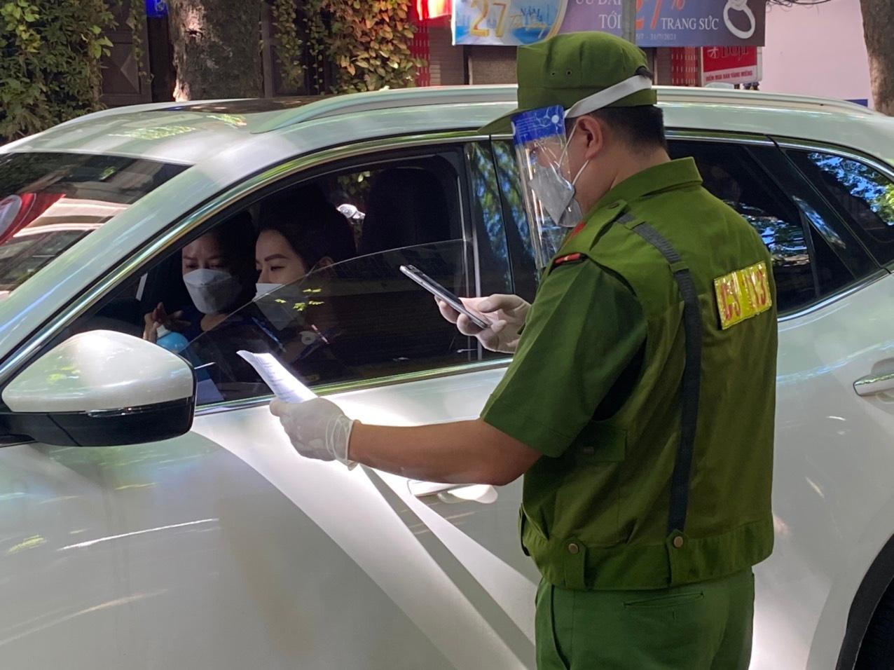 Doanh nghiệp tư nhân có dấu hiệu 'lạm dụng' cấp tràn lan giấy đi đường