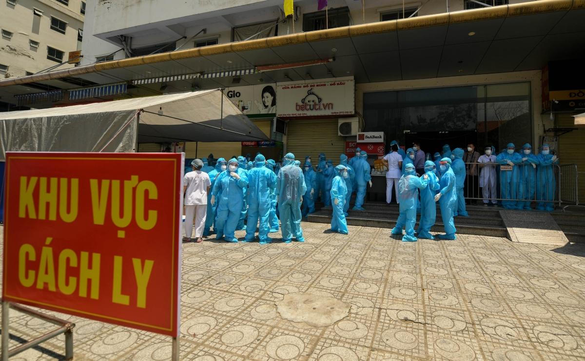 Hình ảnh chung cư HH4C Linh Đàm phong tỏa chống dịch COVID -19 