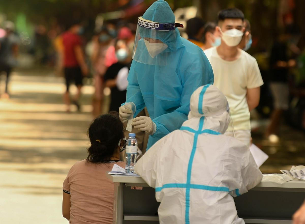 Hình ảnh chung cư HH4C Linh Đàm phong tỏa chống dịch COVID -19 