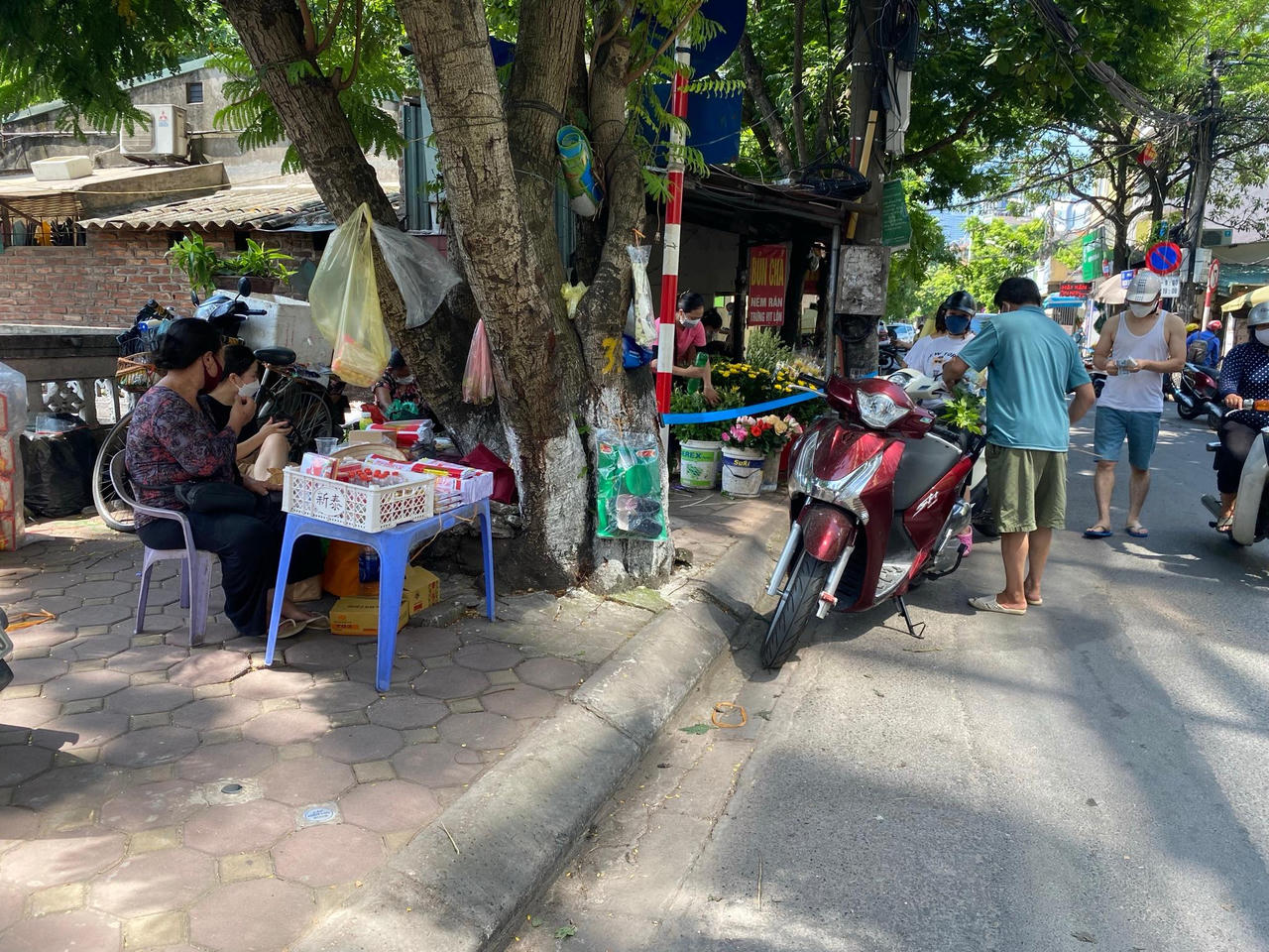 Rằm tháng 7 mùa dịch người dân Hà Nội mua gì? 