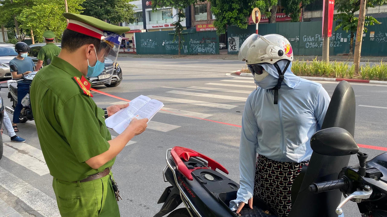 Tổ công tác "đặc biệt" xử lý nhiều trường hợp đến nhà người thân ăn “cỗ” 