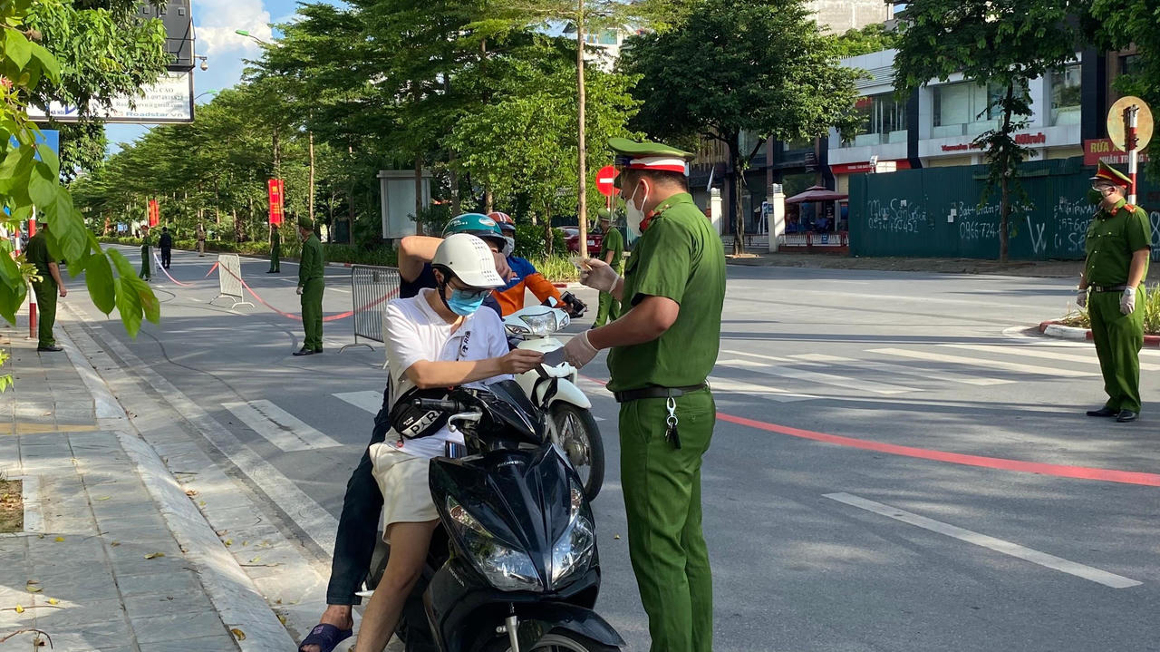 Tổ công tác "đặc biệt" xử lý nhiều trường hợp đến nhà người thân ăn “cỗ” 