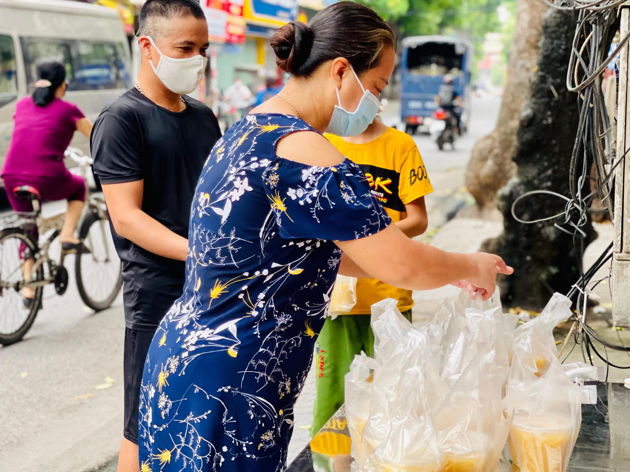 Bữa sáng 0 đồng thấm đượm tình làng nghĩa xóm giữa Hà Nội