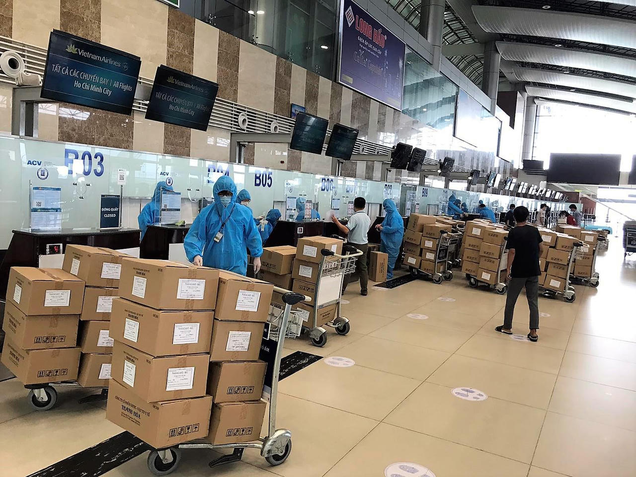 Vietnam Airlines đưa gần 1.000 bác sĩ, sinh viên ngành y vào TP HCM chống dịch