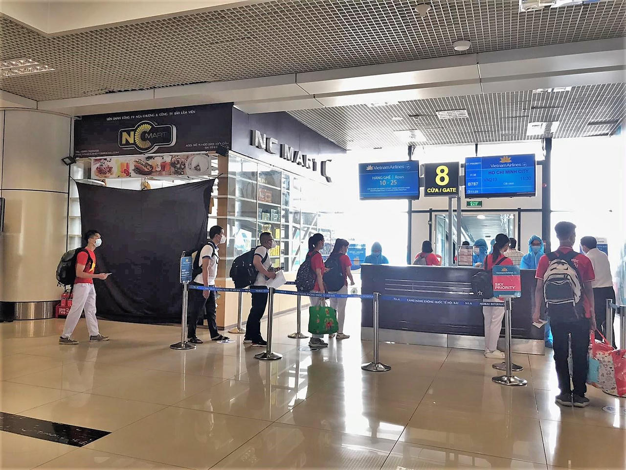 Vietnam Airlines đưa gần 1.000 bác sĩ, sinh viên ngành y vào TP HCM chống dịch