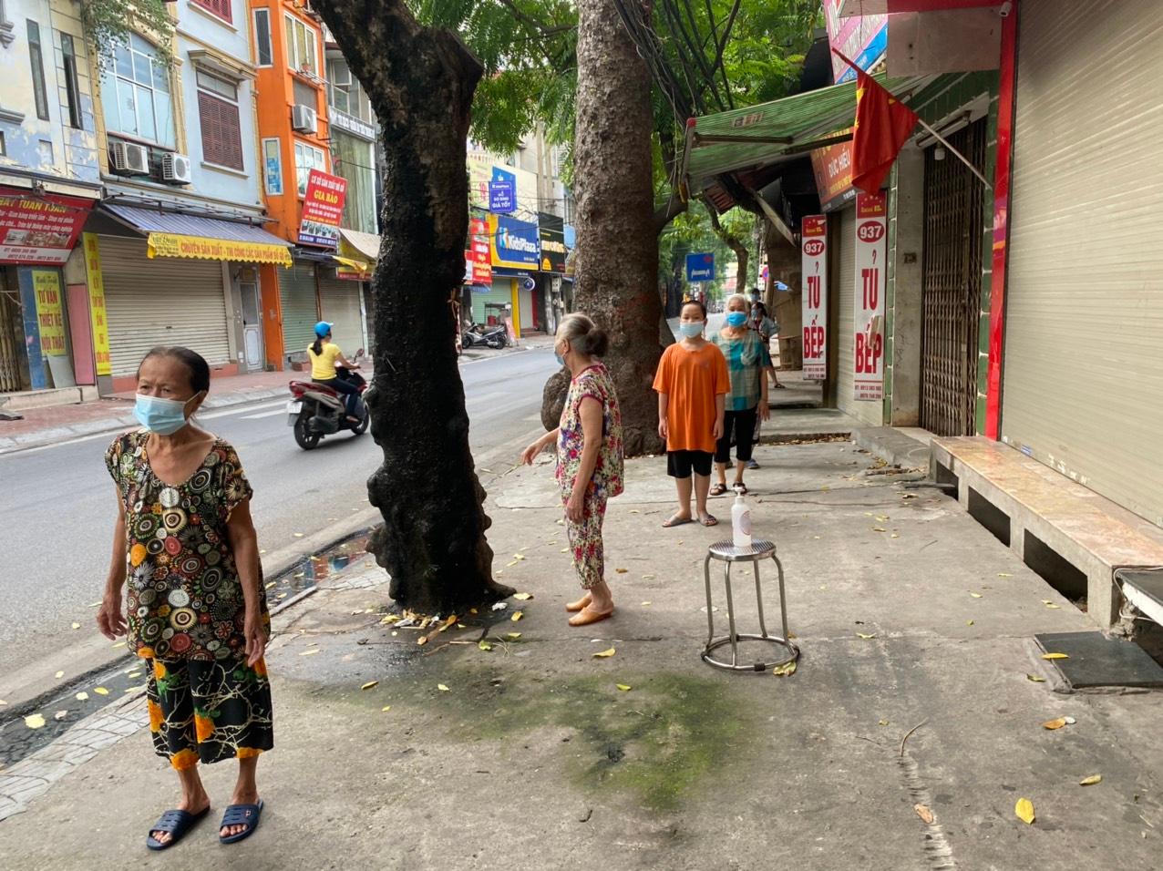 Bữa sáng 0 đồng thấm đượm tình làng nghĩa xóm giữa Hà Nội