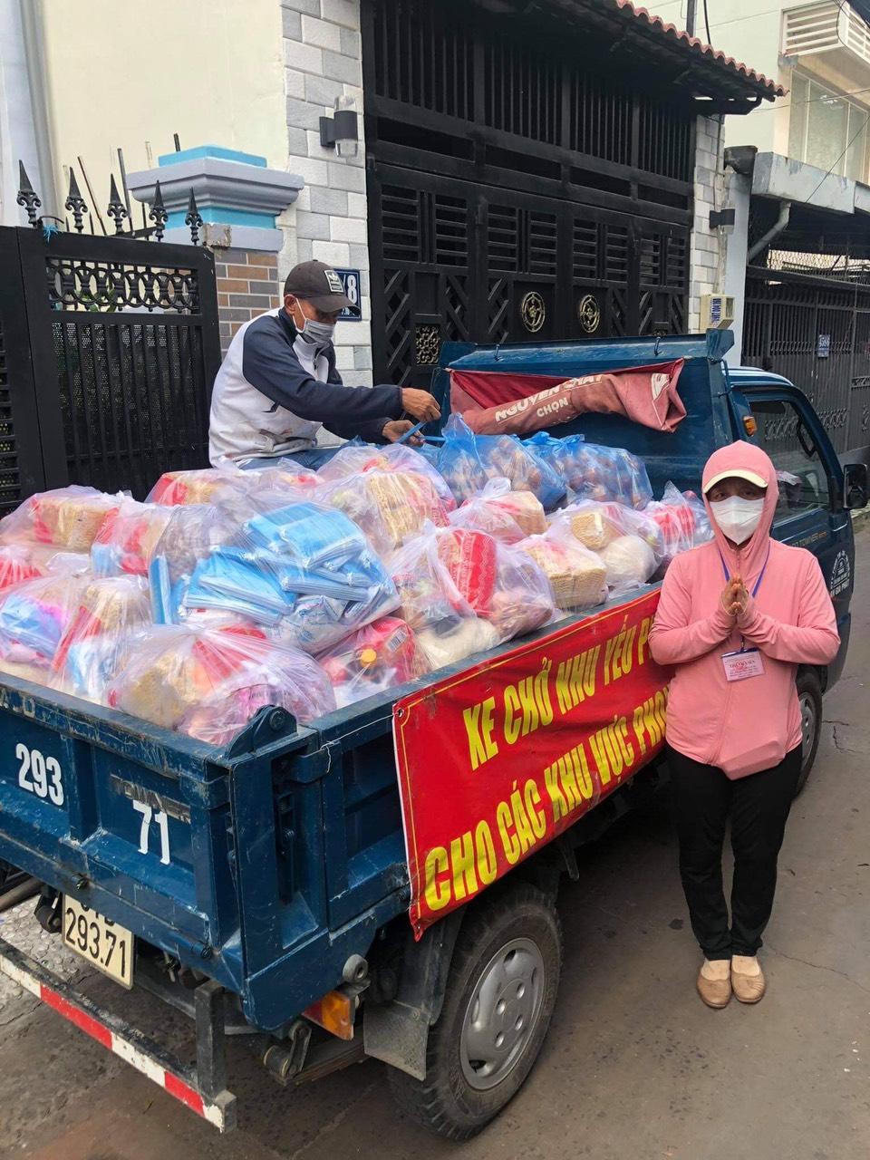 Ấm lòng ‘1000 túi an sinh’ chuyển tới bà con vùng tâm dịch