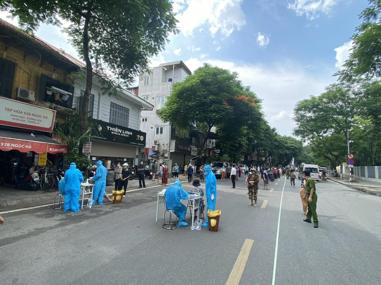 Xét nghiệm gần 7.000 người dân tại khu vực chợ Ngọc Hà
