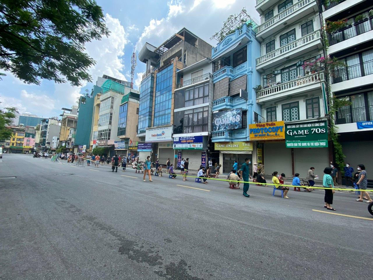 Xét nghiệm gần 7.000 người dân tại khu vực chợ Ngọc Hà