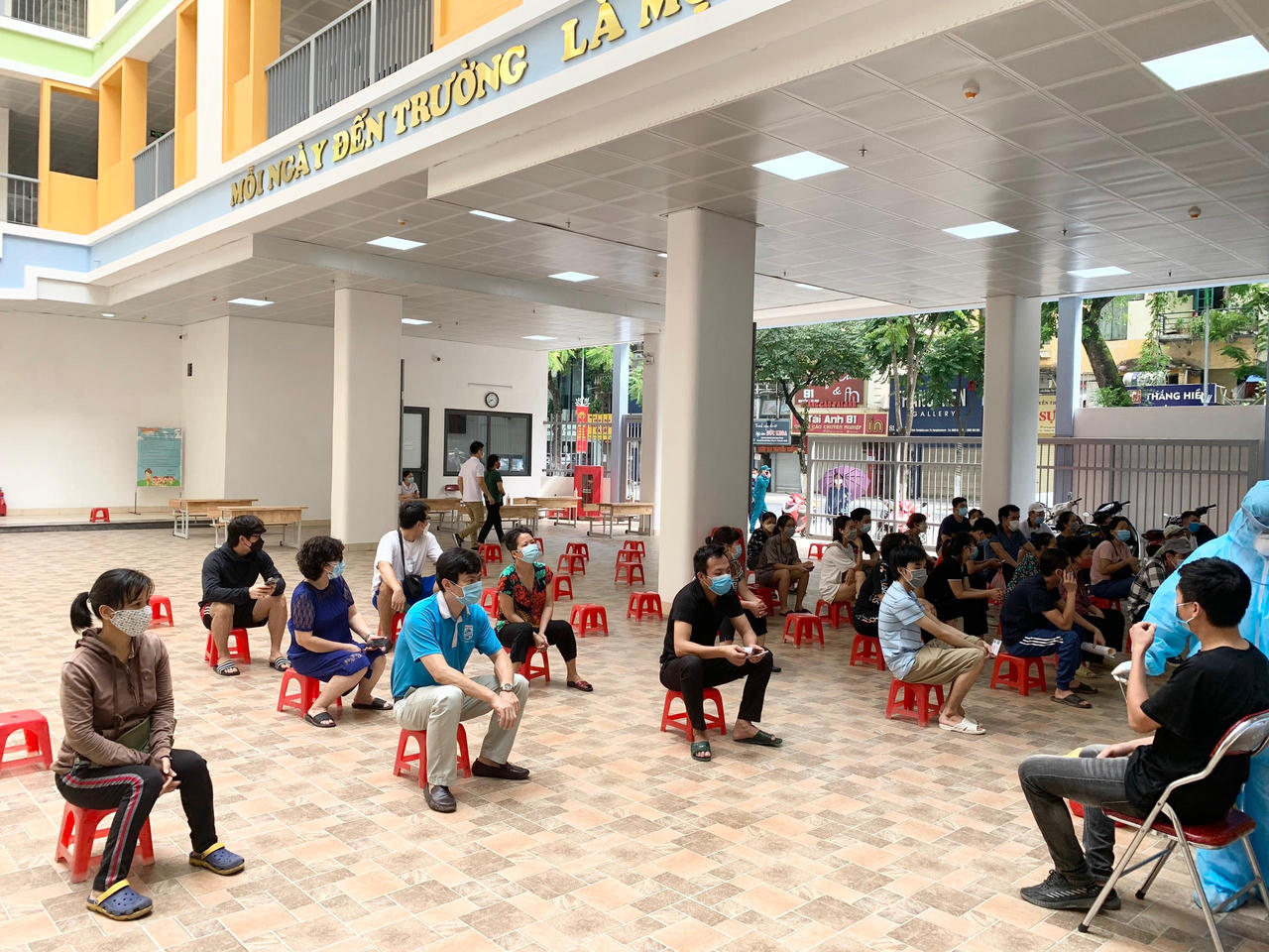 Xét nghiệm gần 7.000 người dân tại khu vực chợ Ngọc Hà