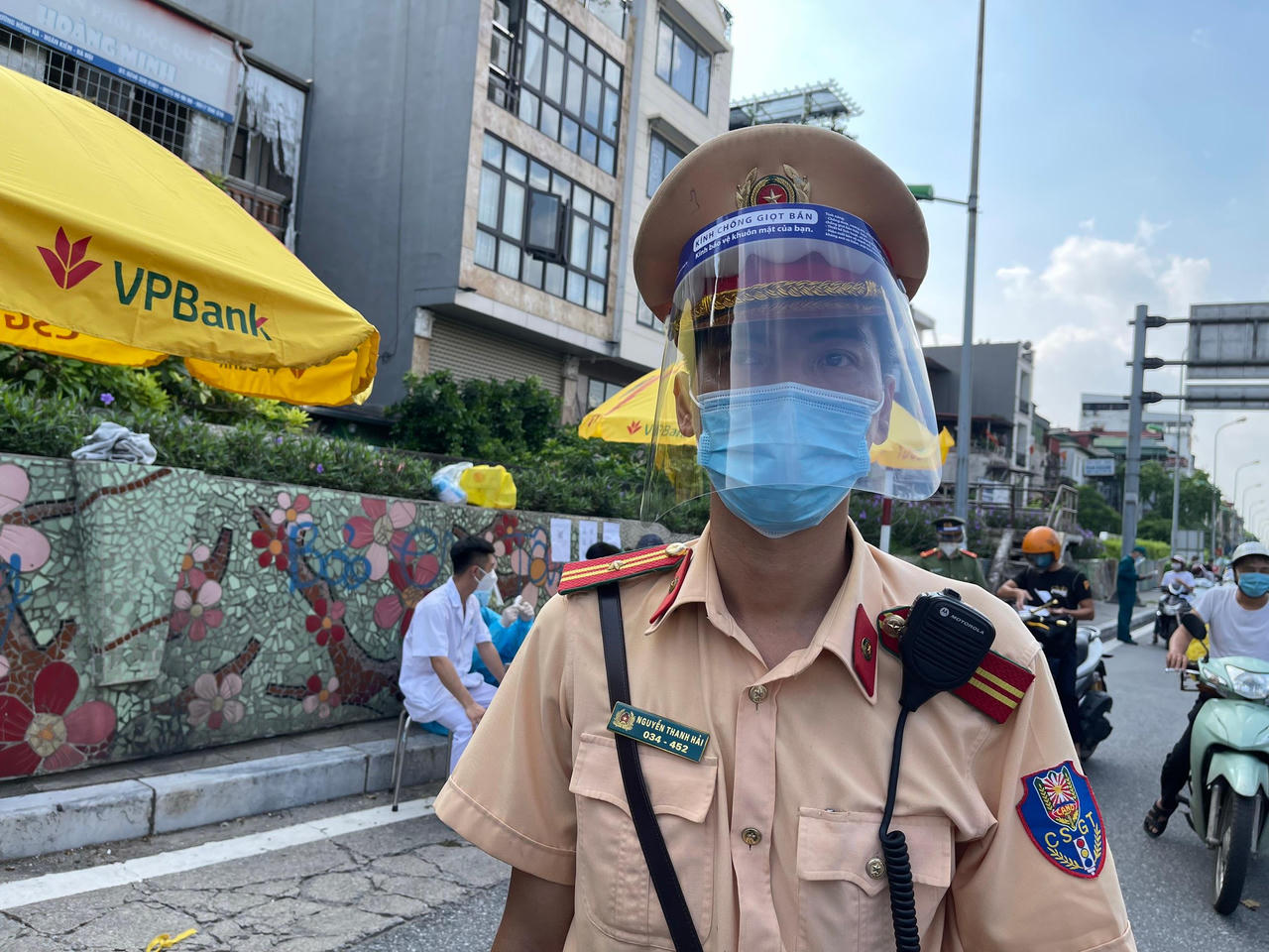 Hà Nội bắt đầu triển khai 21 chốt kiểm soát nghiêm ngặt nơi ra vào “vùng đỏ” 