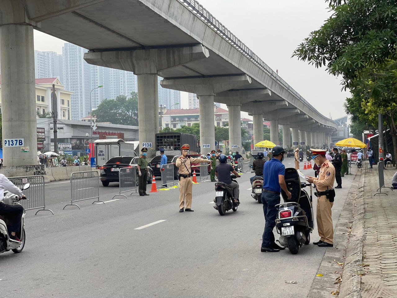 'Điểm nóng' Cầu Diễn giảm nhiệt, sẵn sàng cho kiểm tra giấy đi đường mới từ ngày 8/9