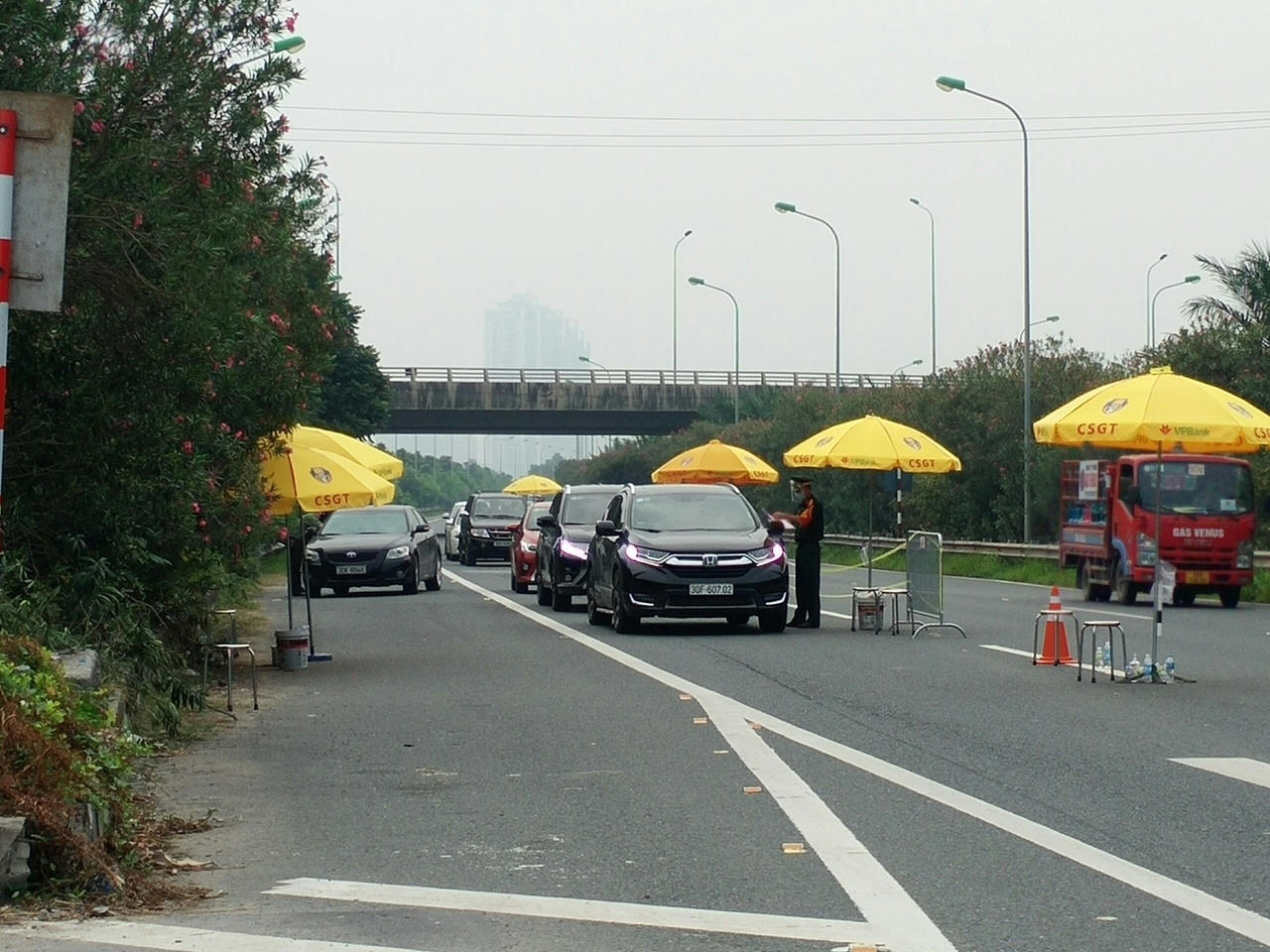 'Điểm nóng' Cầu Diễn giảm nhiệt, sẵn sàng cho kiểm tra giấy đi đường mới từ ngày 8/9
